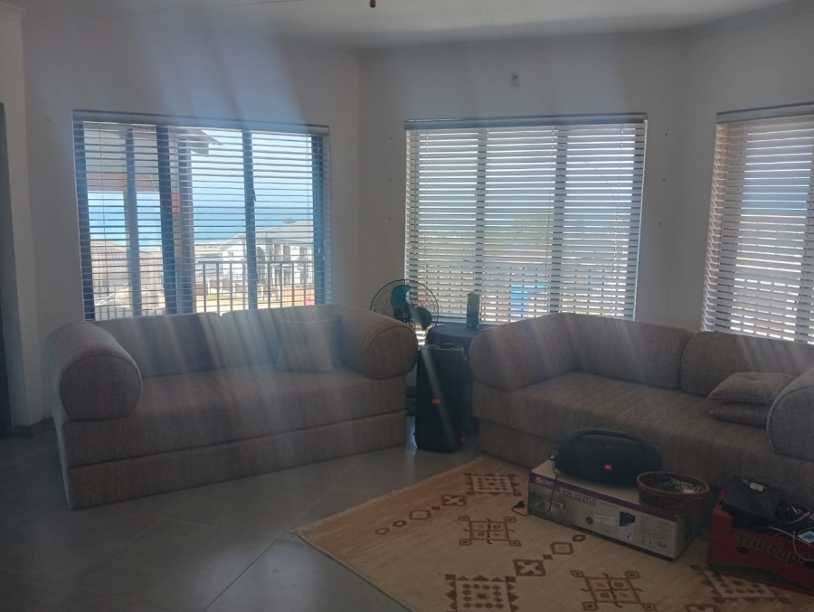 To Let 3 Bedroom Property for Rent in Wavecrest Eastern Cape